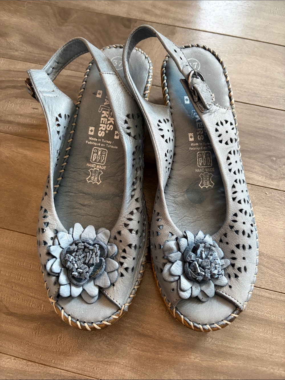 Volks Walkers Women’s Light Blue Floral Leather Slingback Sandals 37